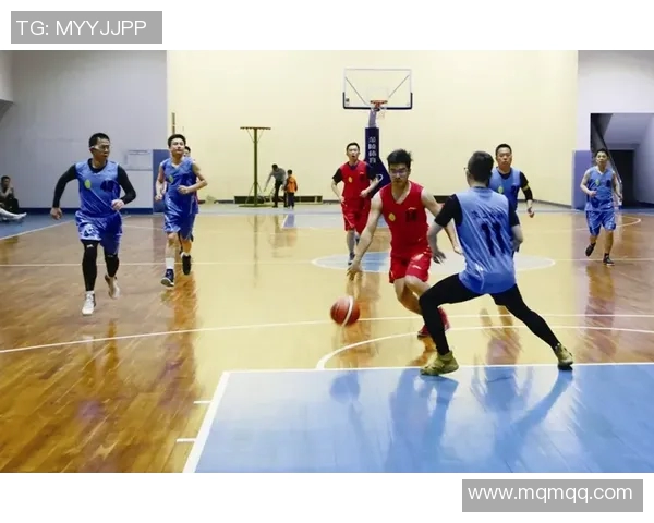 篮球教练如何在比赛中灵活调整战术以应对对手变化和提升球队表现